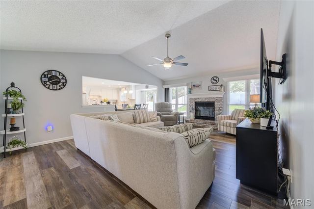370 Misty Valley Drive, St Peters, MO 63376
