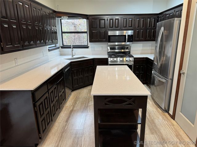 3315 S 72nd West Avenue, Tulsa, OK 74107