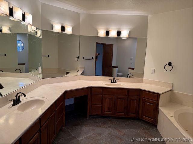 3315 S 72nd West Avenue, Tulsa, OK 74107