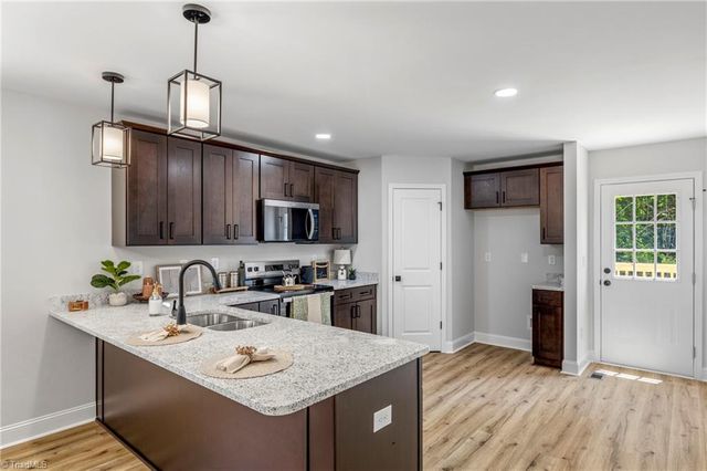 912 Roosevelt Street, Winston-salem, NC 27105