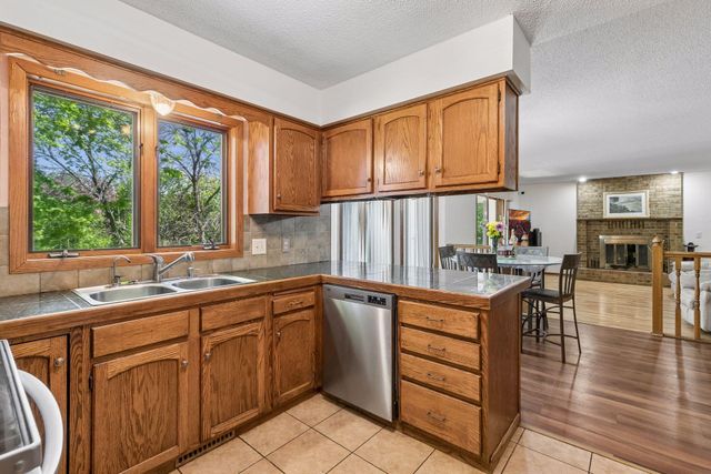 17088 Hamilton Drive, Lakeville, MN 55044