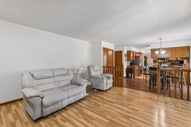 17088 Hamilton Drive, Lakeville, MN 55044