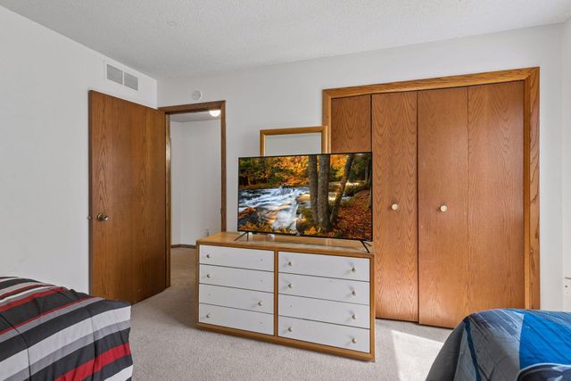 17088 Hamilton Drive, Lakeville, MN 55044