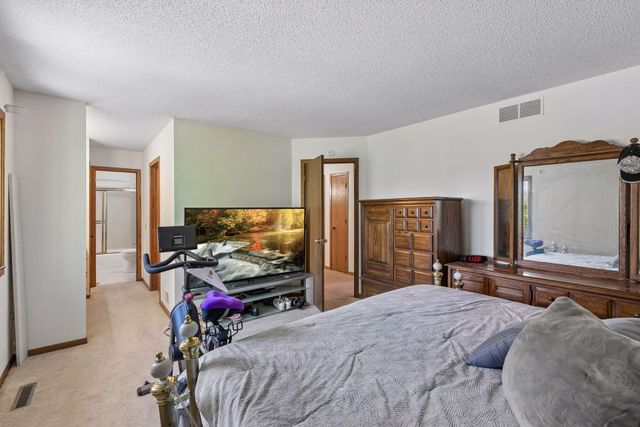 17088 Hamilton Drive, Lakeville, MN 55044