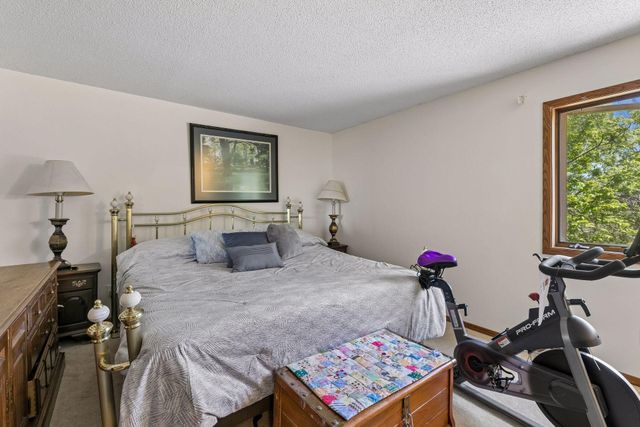 17088 Hamilton Drive, Lakeville, MN 55044