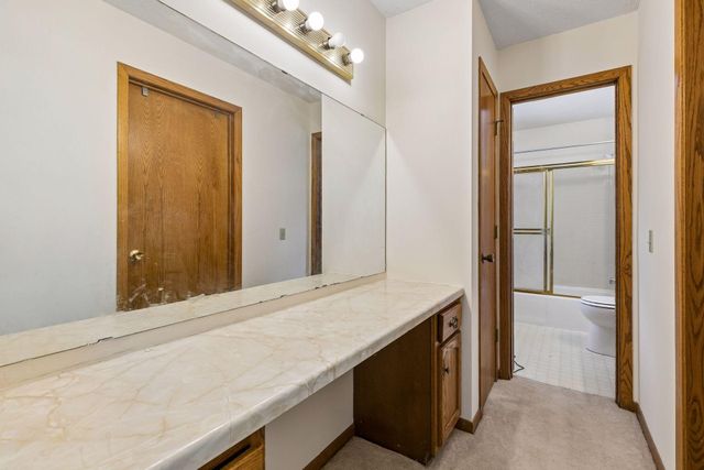 17088 Hamilton Drive, Lakeville, MN 55044