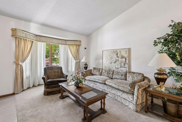 17088 Hamilton Drive, Lakeville, MN 55044