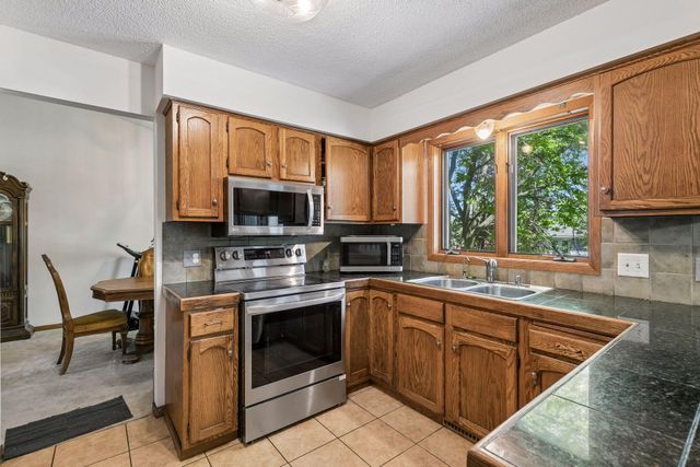 17088 Hamilton Drive, Lakeville, MN 55044