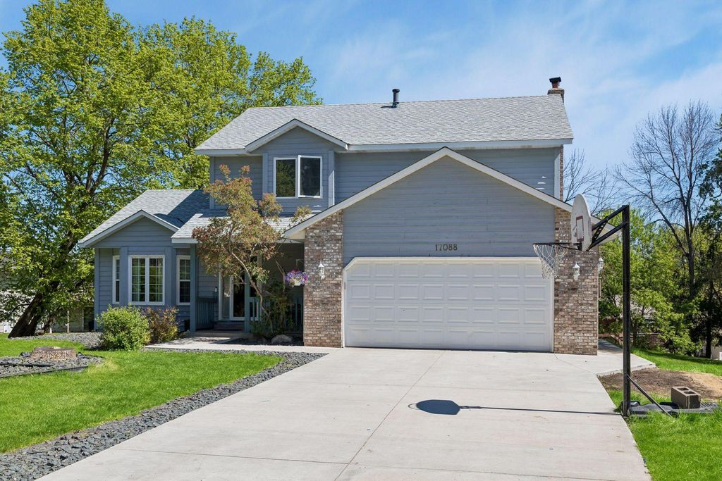 17088 Hamilton Drive, Lakeville, MN 55044