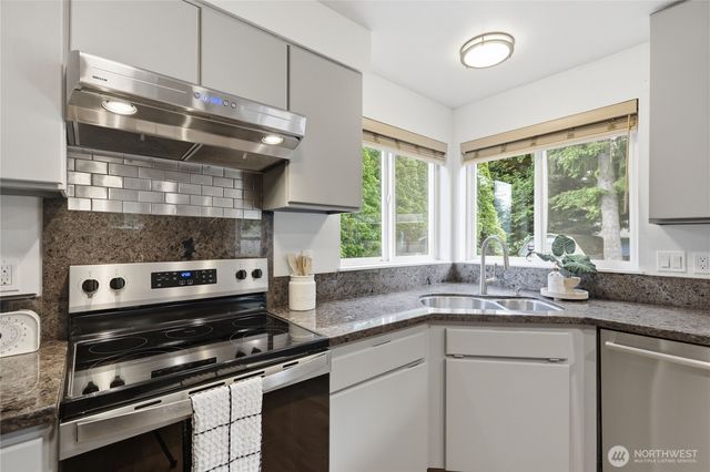 19555 23rd Avenue NE, Poulsbo, WA 98370