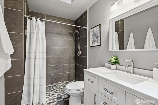19555 23rd Avenue NE, Poulsbo, WA 98370
