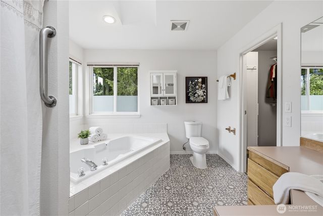 19555 23rd Avenue NE, Poulsbo, WA 98370