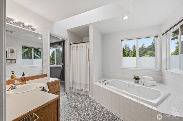 19555 23rd Avenue NE, Poulsbo, WA 98370