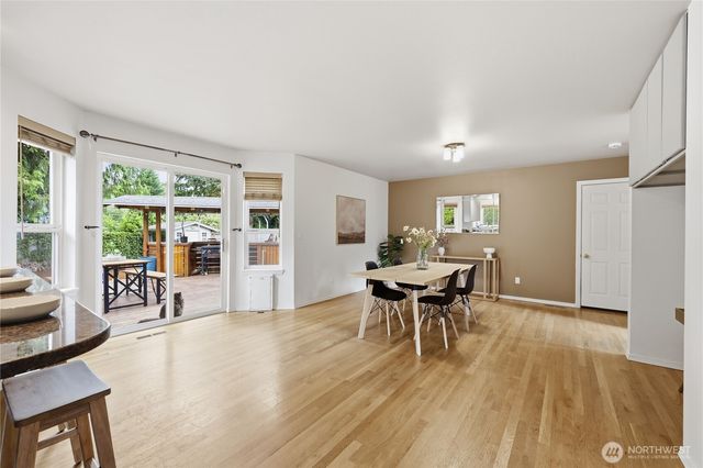19555 23rd Avenue NE, Poulsbo, WA 98370