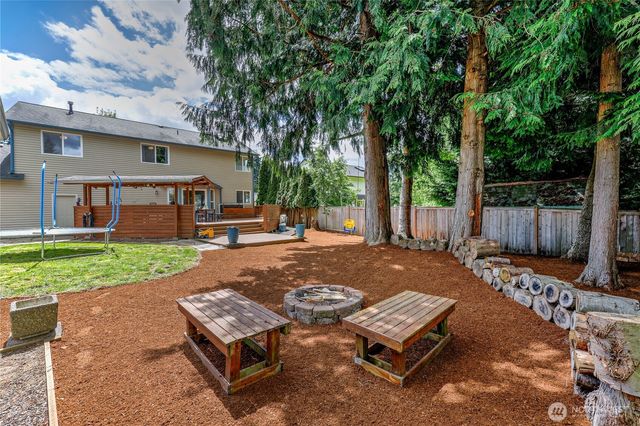 19555 23rd Avenue NE, Poulsbo, WA 98370