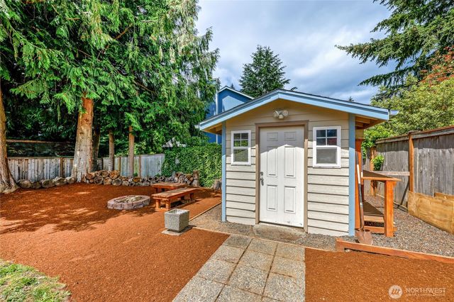 19555 23rd Avenue NE, Poulsbo, WA 98370