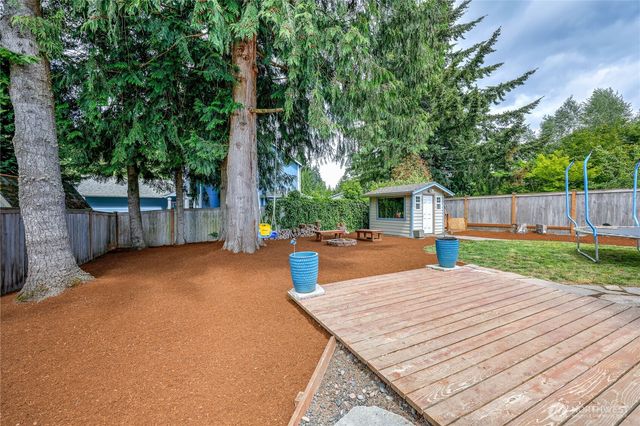 19555 23rd Avenue NE, Poulsbo, WA 98370