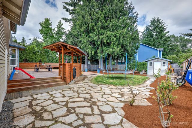 19555 23rd Avenue NE, Poulsbo, WA 98370