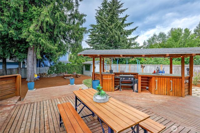 19555 23rd Avenue NE, Poulsbo, WA 98370