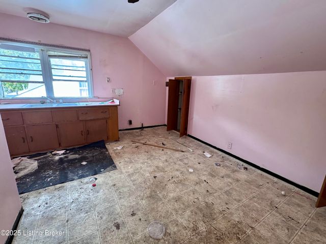 1330 Phyllis Ave, Louisville, KY 40215