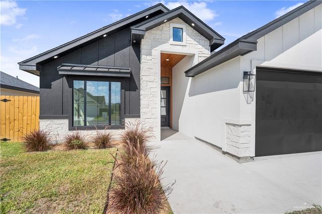 2217 N Venice Avenue, Edinburg, TX 78542