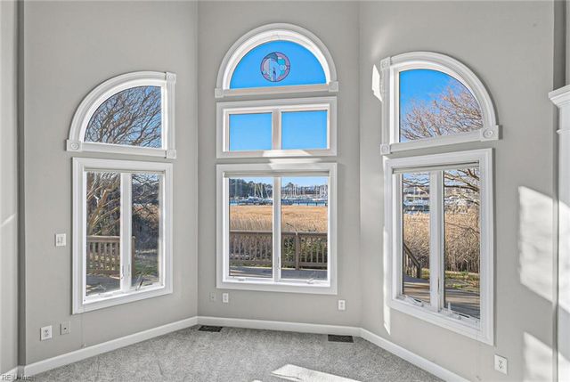 10 Channel LN, Hampton, VA 23664