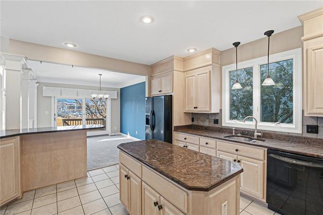 10 Channel LN, Hampton, VA 23664