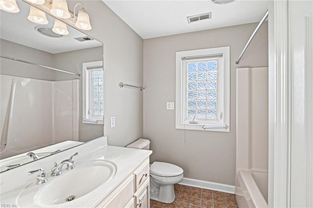 10 Channel LN, Hampton, VA 23664