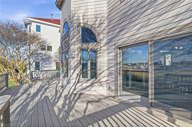 10 Channel LN, Hampton, VA 23664