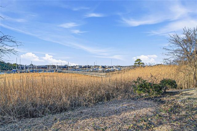 10 Channel LN, Hampton, VA 23664