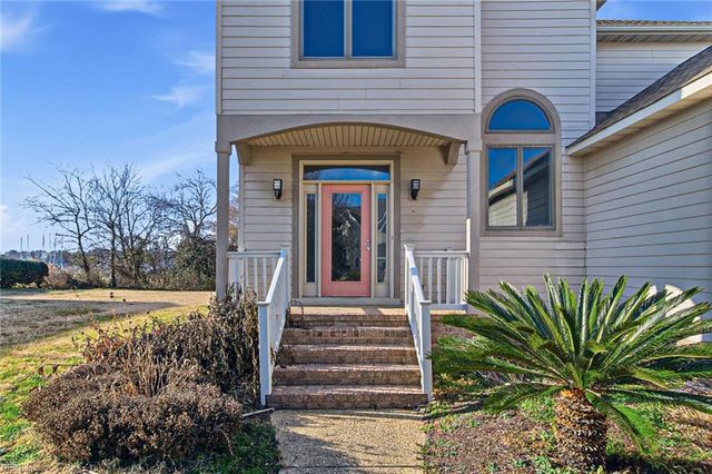 10 Channel LN, Hampton, VA 23664