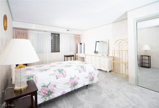 12550 Lake Avenue 810, Lakewood, OH 44107