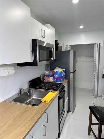 11631 SW 179th Ter, Miami, FL 33157