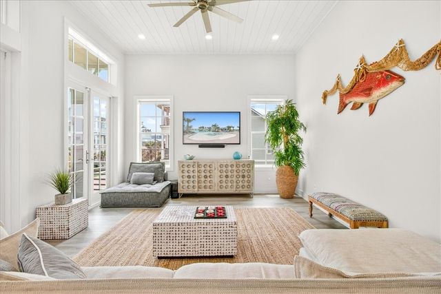 167 Sunrise Ave, Port Aransas, TX 78373