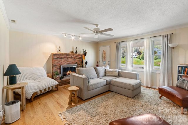 180 Fisher Road, Brevard, NC 28712