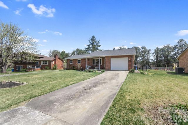 180 Fisher Road, Brevard, NC 28712
