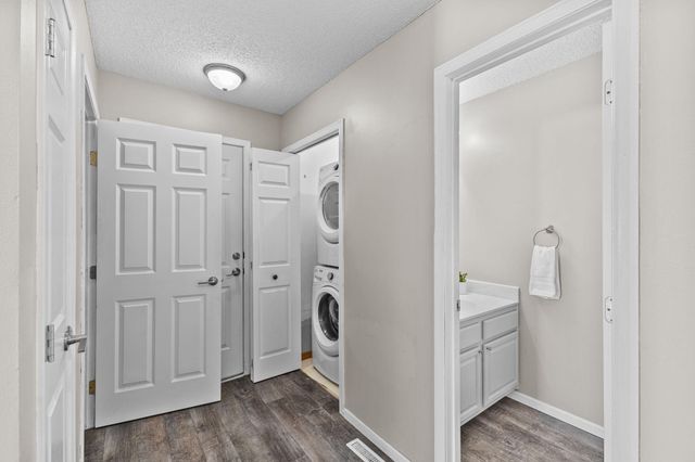 837 Summer Pines Circle, Hudson, WI 54016