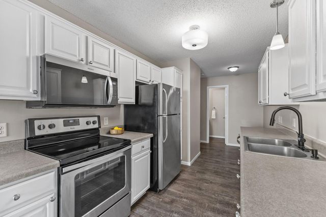 837 Summer Pines Circle, Hudson, WI 54016