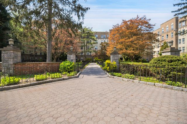 472 Gramatan Avenue Bldg 4 Unit 2U, Fleetwood, NY 10552