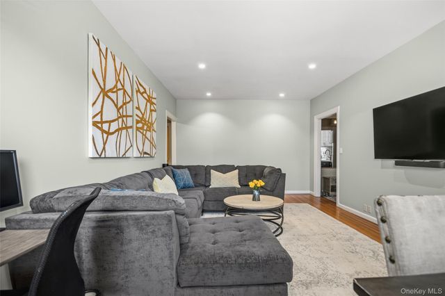 472 Gramatan Avenue Bldg 4 Unit 2U, Fleetwood, NY 10552