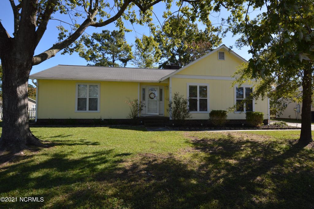 212 Branchwood Drive, Jacksonville, NC 28546