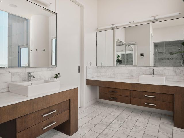 210 Lavaca ST 3504, Austin, TX 78701