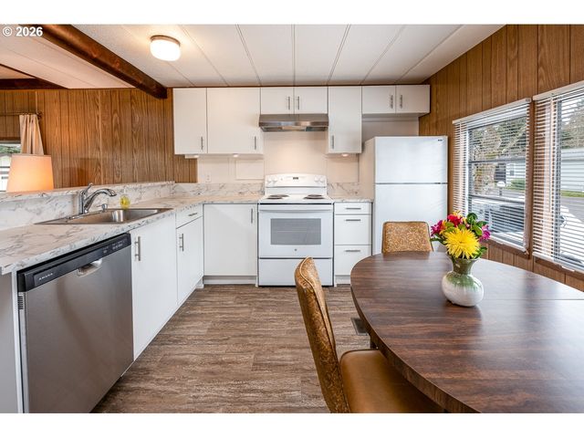 1475 GREEN ACRES Rd 172, Eugene, OR 97408