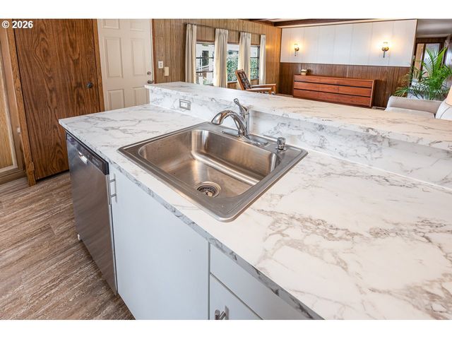 1475 GREEN ACRES Rd 172, Eugene, OR 97408