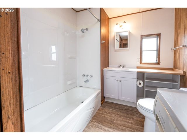 1475 GREEN ACRES Rd 172, Eugene, OR 97408