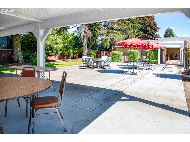 1475 GREEN ACRES Rd 172, Eugene, OR 97408