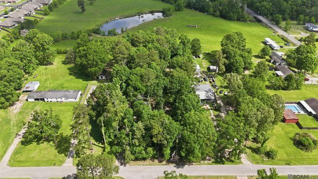 43148 Pine Lake Dr, Prairieville, LA 70769