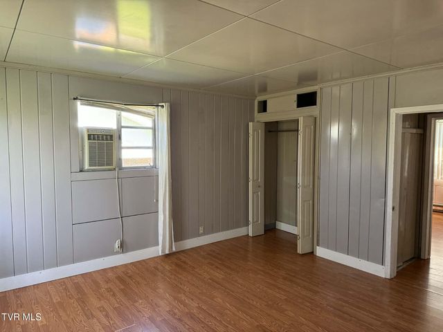203 Northwest Henry Street, Norton, VA 24273