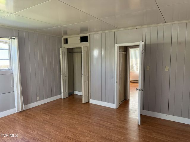 203 Northwest Henry Street, Norton, VA 24273