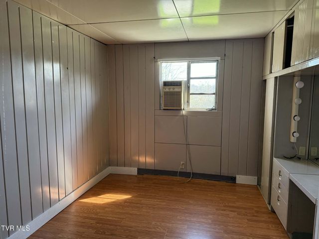 203 Northwest Henry Street, Norton, VA 24273